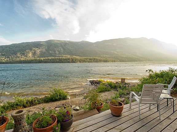 Patio & beach facing S/SW
