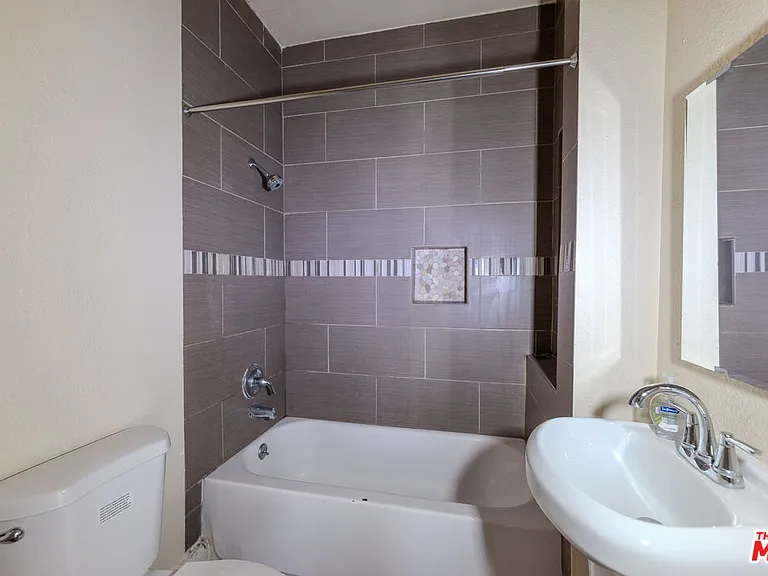 661 Shatto Pl #301 — Photo 12