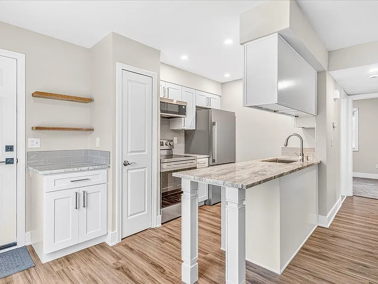 306 Roe St — Photo 13