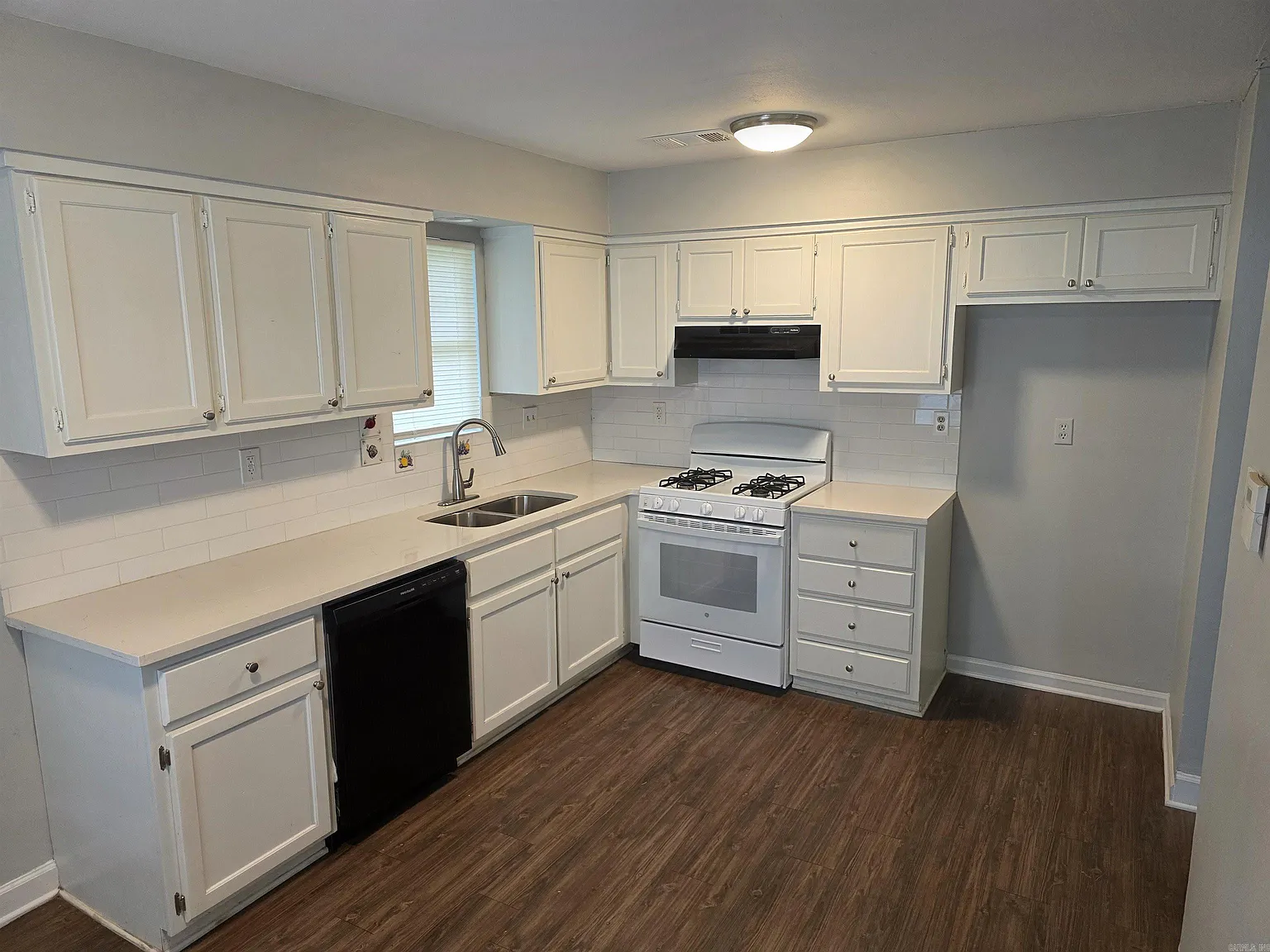 3 bed, 1.5 bath, 1024 sqft, $1,250 — Photo 4