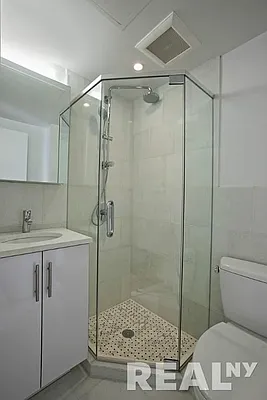 Rented by REAL New York | media 21