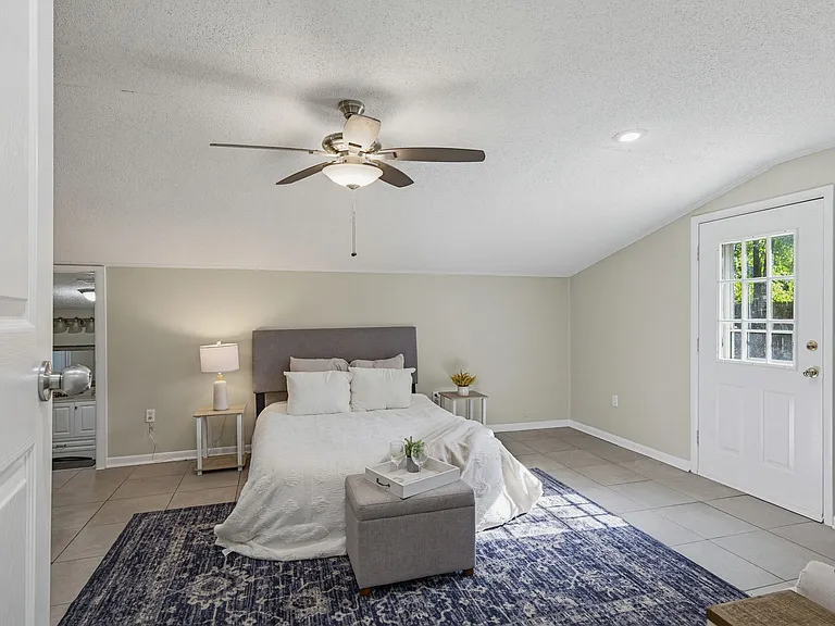 1095 Texas Pkwy — Photo 38