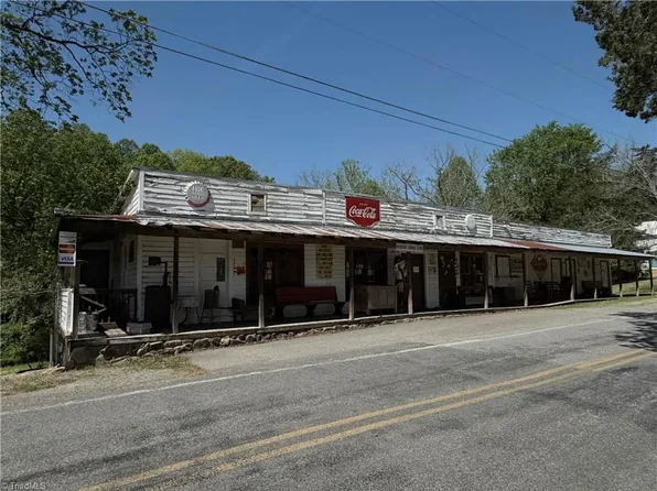 5174 Rockford Rd, Dobson, NC 27017