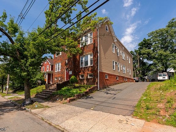 3rd image of 77 40Th St