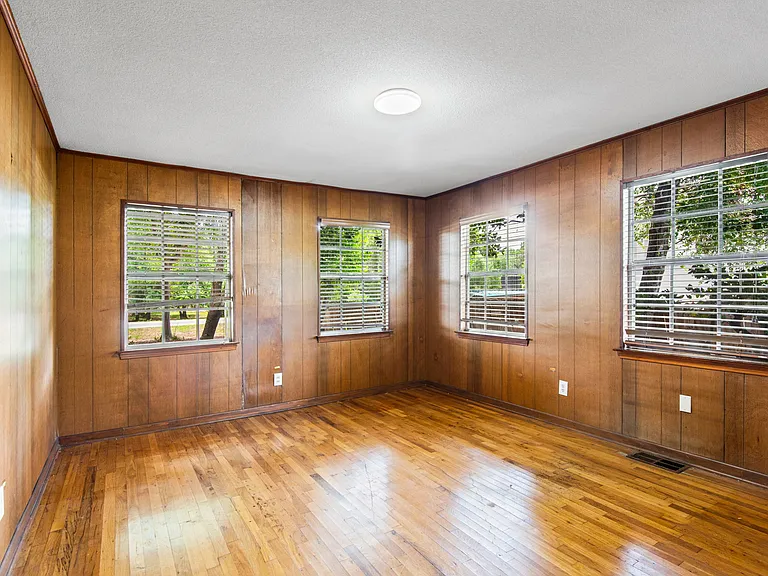 431 Benning Dr — Photo 17
