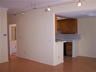 5th image of 11306 Moorpark St Unit 19
