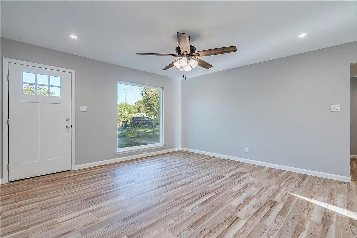 4 bed, 2.0 bath, 1297 sqft, $2,950 — Photo 3