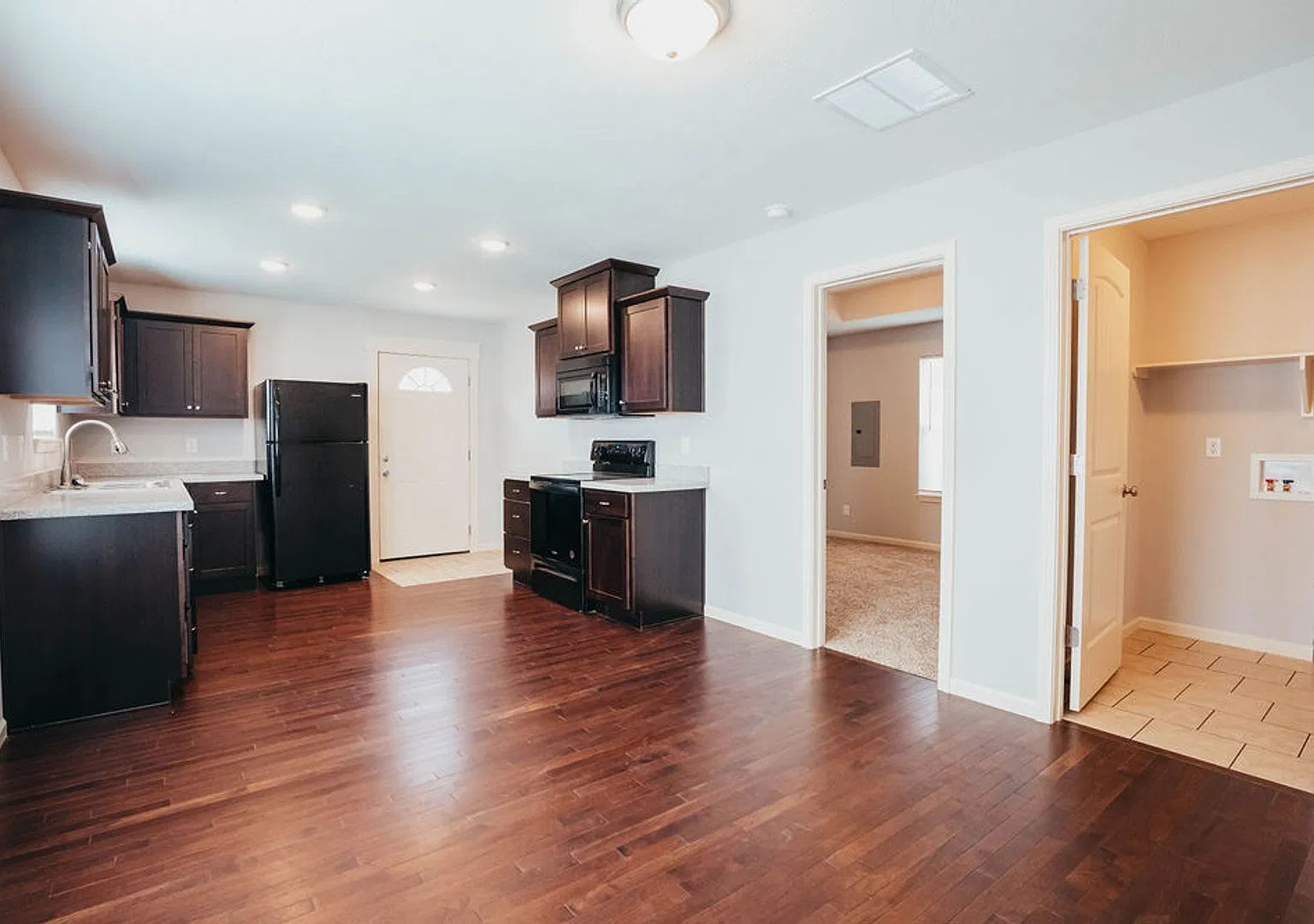 Walking Distance to MSU 3 bed 2 bath home and office with huge yard in the Phelps Grove Neighborh... — Photo 3