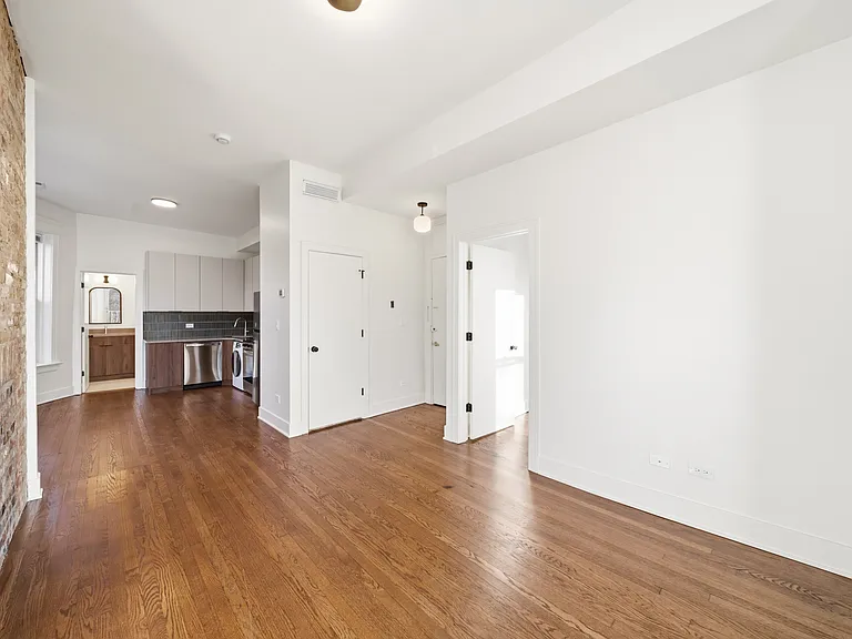 4023 N Greenview Ave #2F — Photo 3