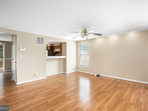 4th image of 100 Sedgwick Ct