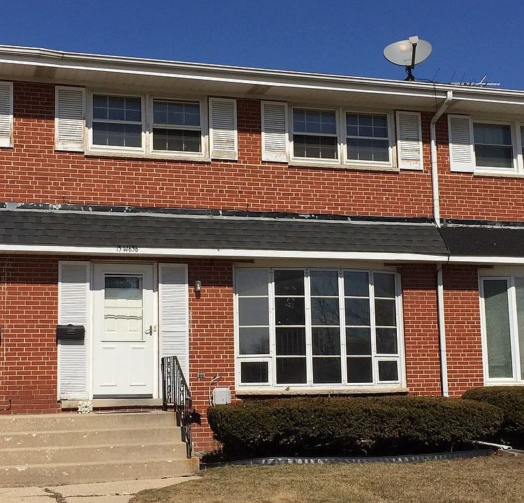 1st image of 15W636 Virginia Ln
