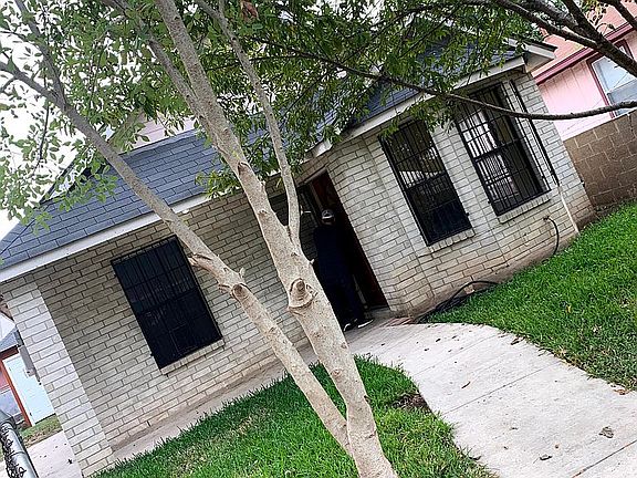 3rd image of 106 Madero St