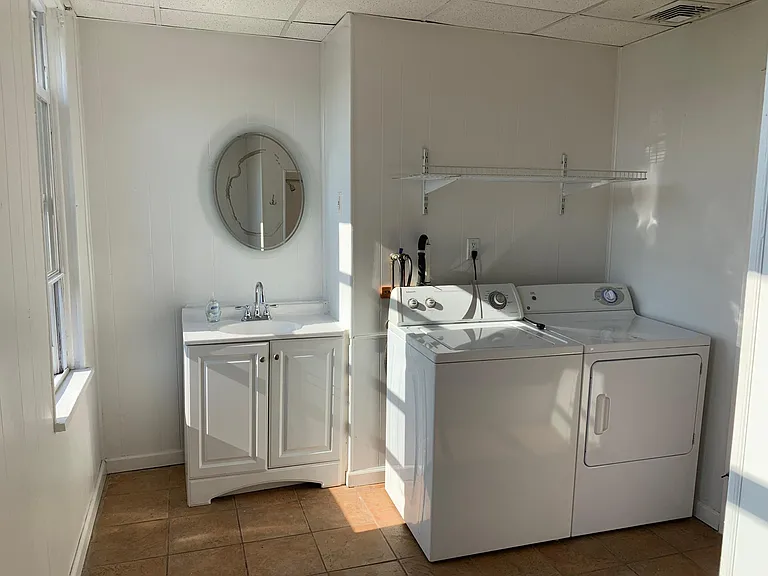 475 Monmouth St #4 — Photo 16