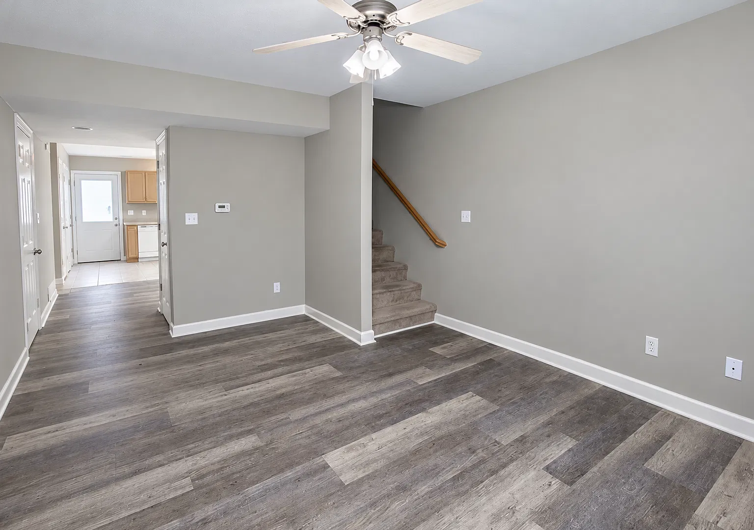 Spacious North Side Townhouse — Photo 3