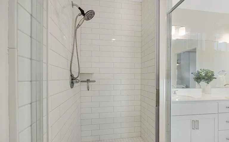 1747 Linden Ln — Photo 17