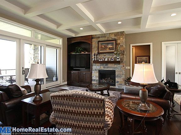 3rd image of 9350 Ravenwood Ln