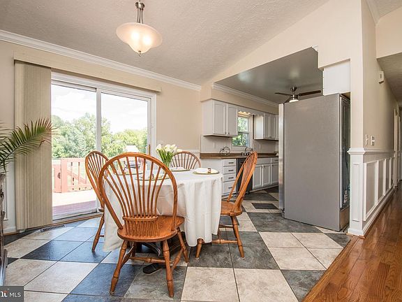 5th image of 10937 Blake Ln