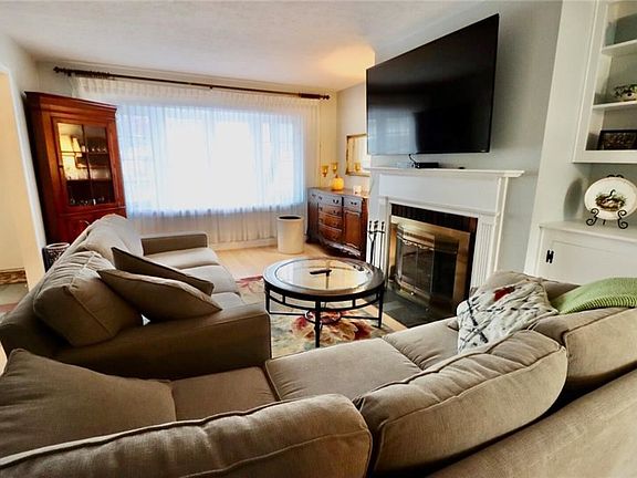 5th image of 11 Meadowlawn Dr Unit 25