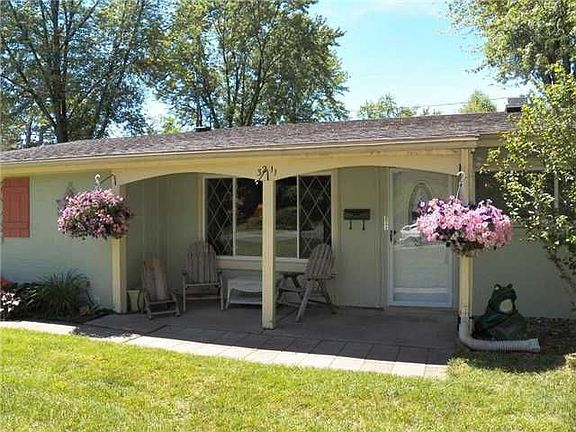 2nd image of 3211 Stanhope Dr
