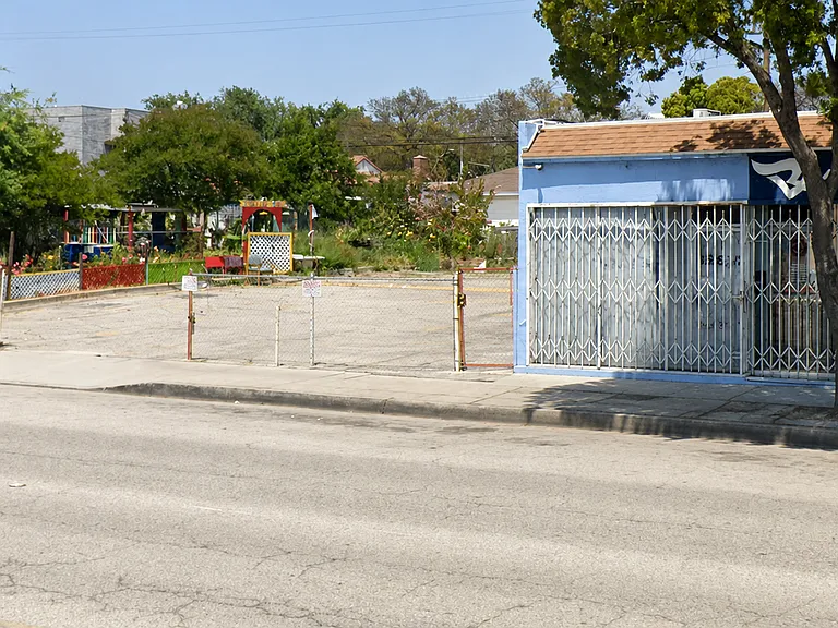 3516 W Beverly Blvd — Photo 1