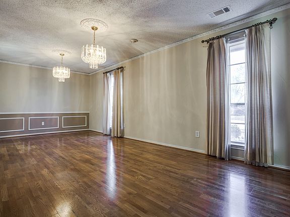 4th image of 1101 Oakmont Dr