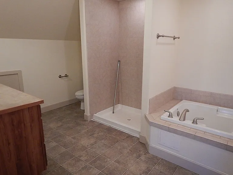 704 NE Loper Ave — Photo 20