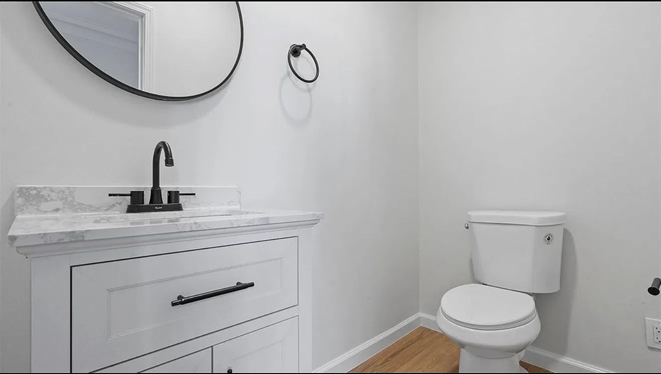 4 bed, 2.5 bath, 2100 sqft, $2,100 — Photo 2