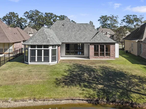 12457 Legacy Hills Dr, Geismar, LA 70734