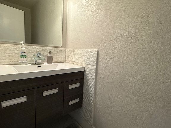 2nd image of 5353 Aztec Dr #1-1-1