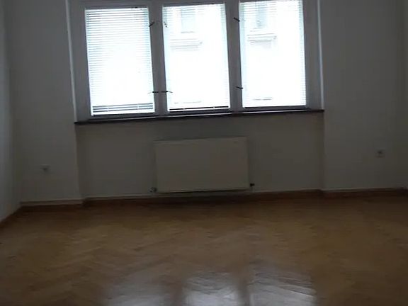 2nd image of 2031 Davis Ave