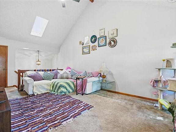 5th image of 612 SE Kristi Ln