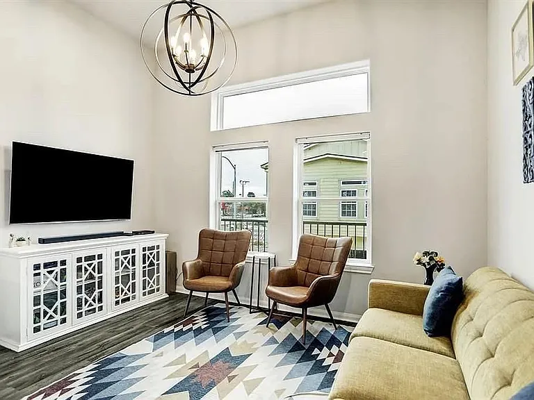 4906 Paradigm Ln — Photo 1