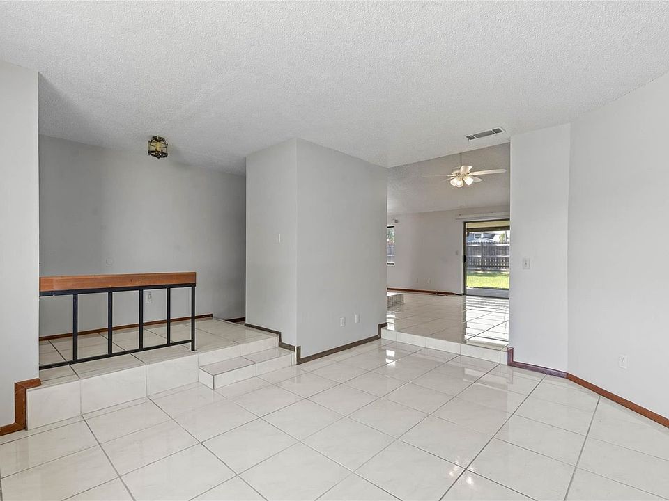 1st image of 1011R Alameda Dr