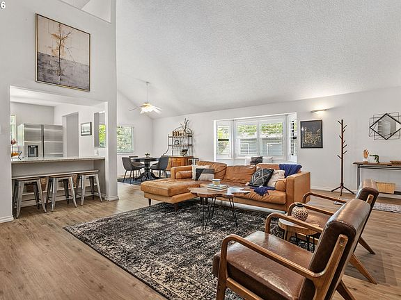 4th image of 4931 SW Chestnut Pl