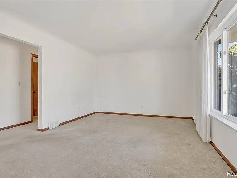 11480 Hanford Dr — Photo 10