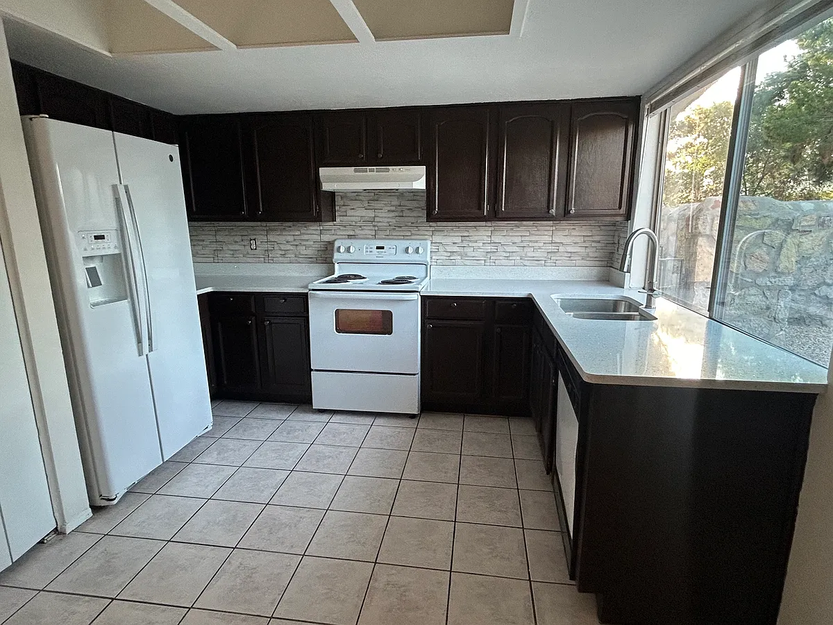 Building Photo - 10421 Ashwood Dr #1