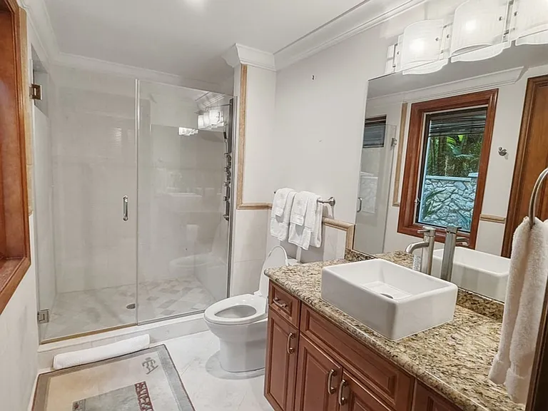 221 Portlock Rd — Photo 16