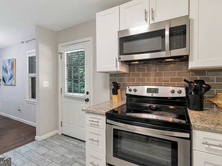240 Lake Dr — Photo 8