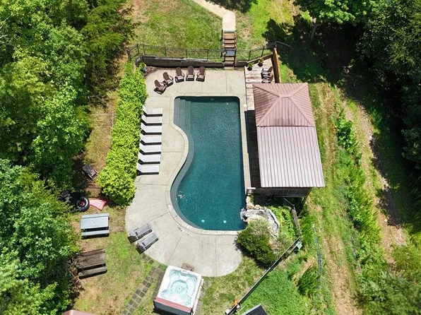 21-235 Riverview Cir, Blue Ridge, GA 30513
