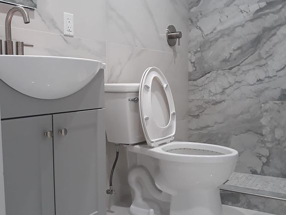 5th image of 102 Saint Nw Entre La Ave #23