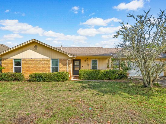 232 Lakeside Ln, Mary Esther, FL 32569