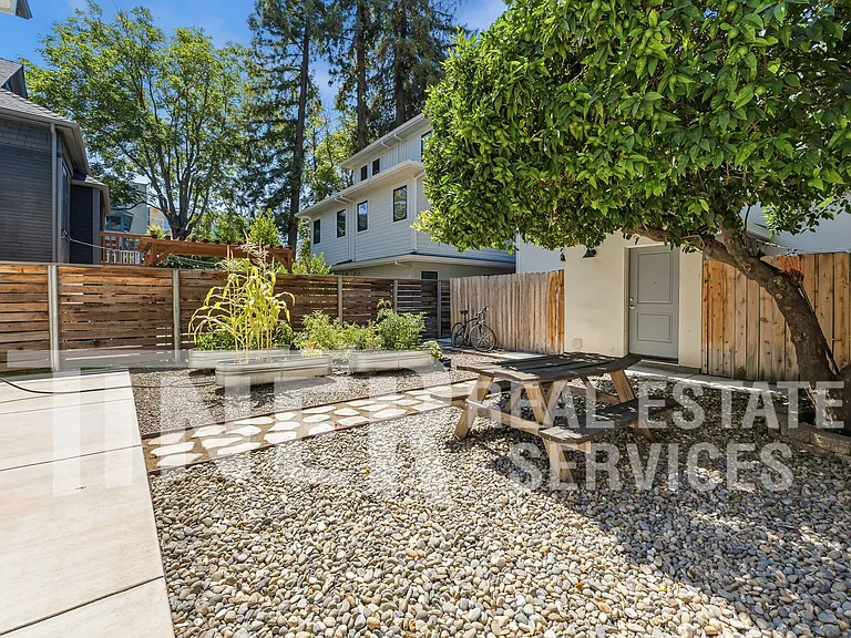 1508 E St — Photo 21