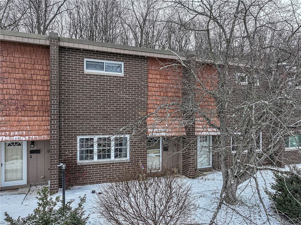 1st image of 127 Rivermont Ct