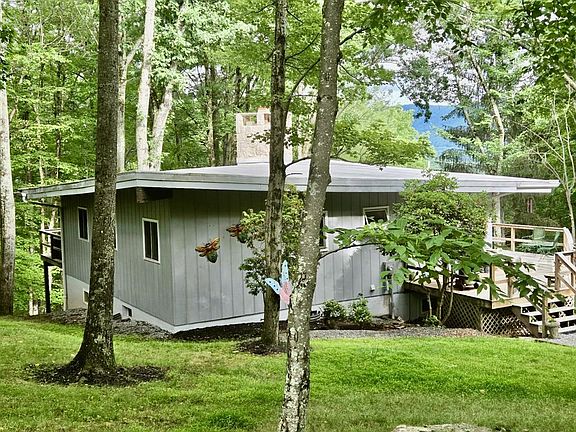 3rd image of 35 Trillium Dr