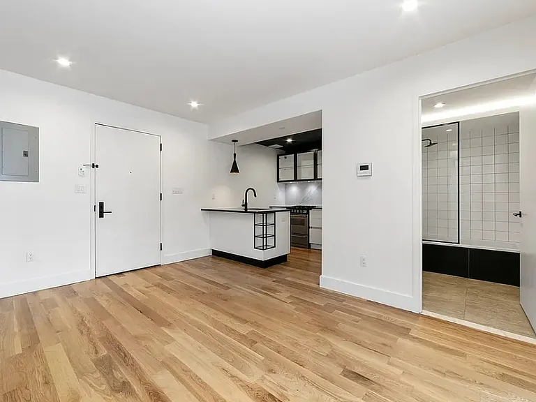 10 Lexington Ave #4C — Photo 7
