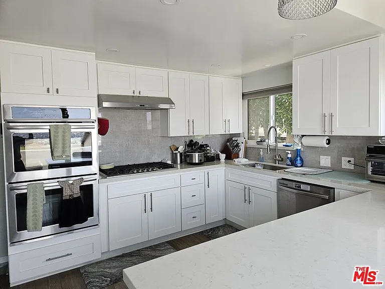 5652 Glenford St — Photo 7