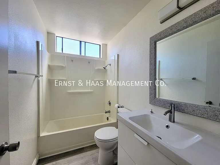 411 W 4th St #3 — Photo 11