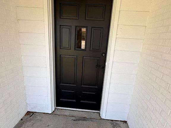 3rd image of 121 S Island View Ave