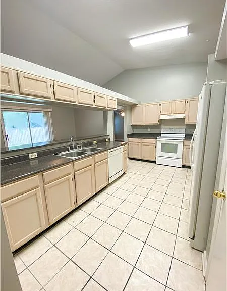42 Cutler Dr — Photo 6