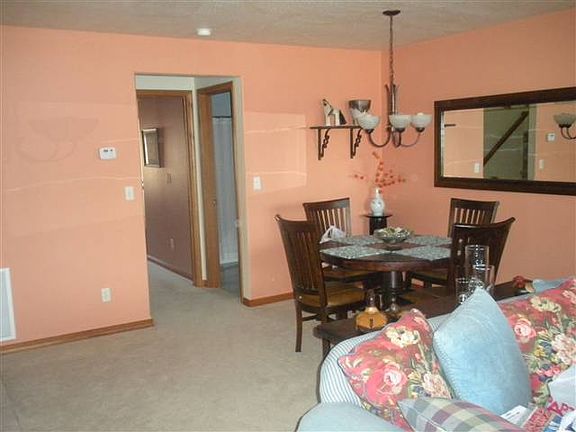 3rd image of 4021A Oleary St